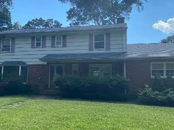 4 Ferris Ct, Oakhurst, NJ 07755