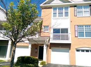 3075 Longwood Ln APT 209, Aurora, IL 60502