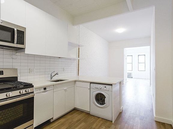3rd image of 298 Suydam St