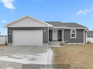 528 Schmidt Cir, Grand Island, NE 68803