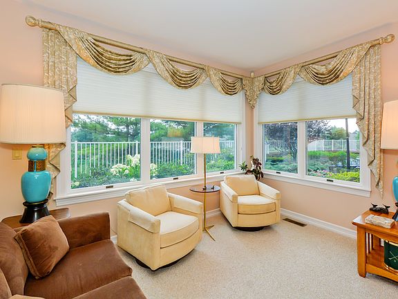 4th image of 29 Country Club Ln
