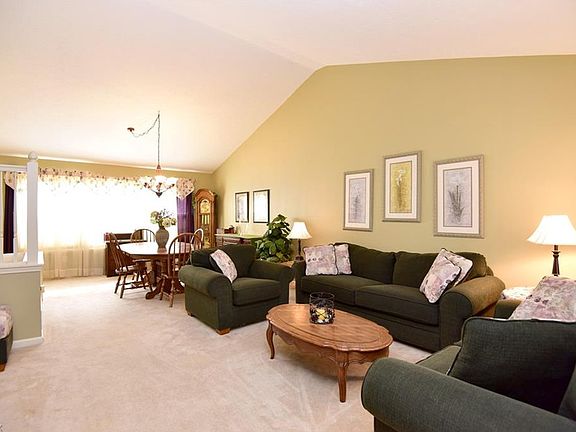 4th image of 9195 Willowbrook Ct