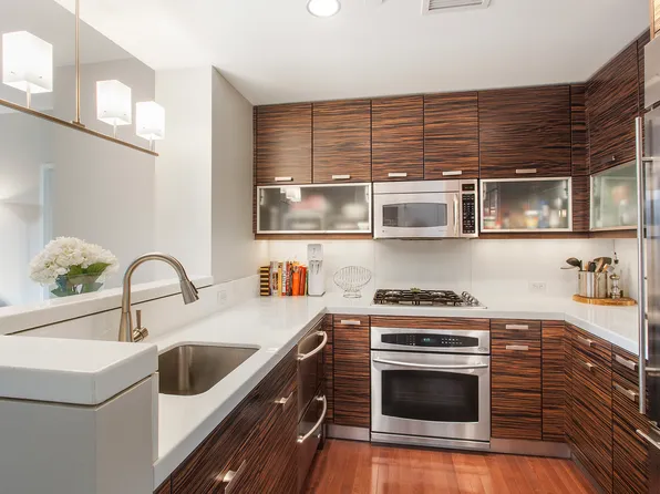 225 East 34th Street 19C image 2 of 17