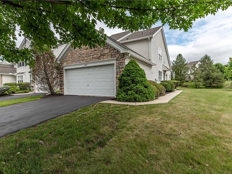 269 Park Ridge Dr — Photo 2
