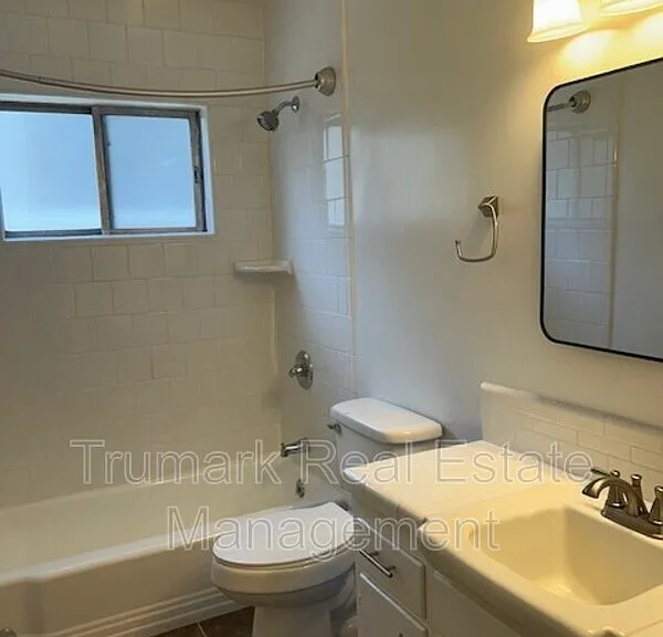 1346 N Columbus Ave #3 — Photo 12