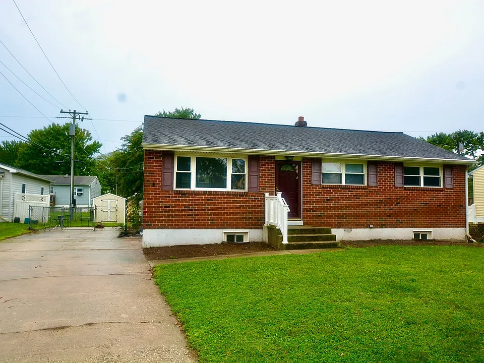 363 N School Ln