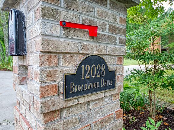 3rd image of 12028 Broadwood Dr