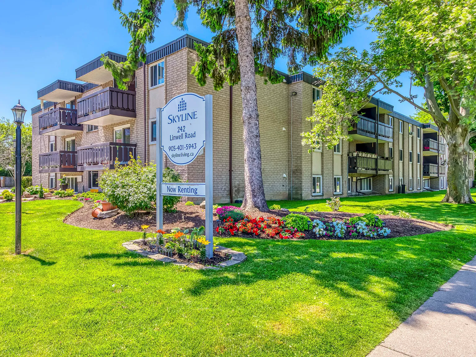 Lakeside Gardens Apartments — Photo 2