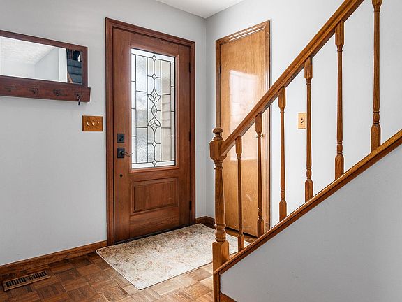 3rd image of 632 Bridgewater Ct