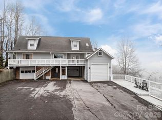 6777 Pinnacle Mountain Rd, Zirconia, NC 28790