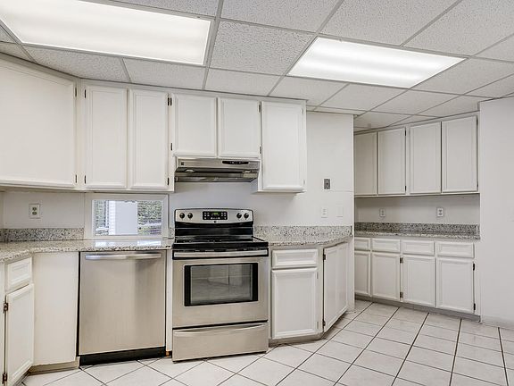 3rd image of 100 Boggiano Dr