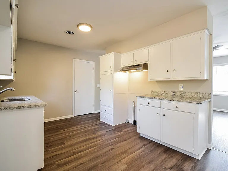 1045688_020_kitchen_13538226.jpg