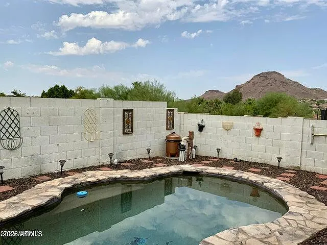3 bed, 3.0 bath, 1709 sqft, $2,395 — Photo 2