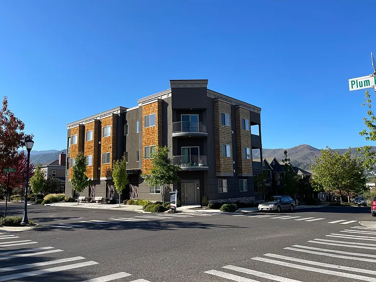 584 Fair Oaks Ave — Photo 7