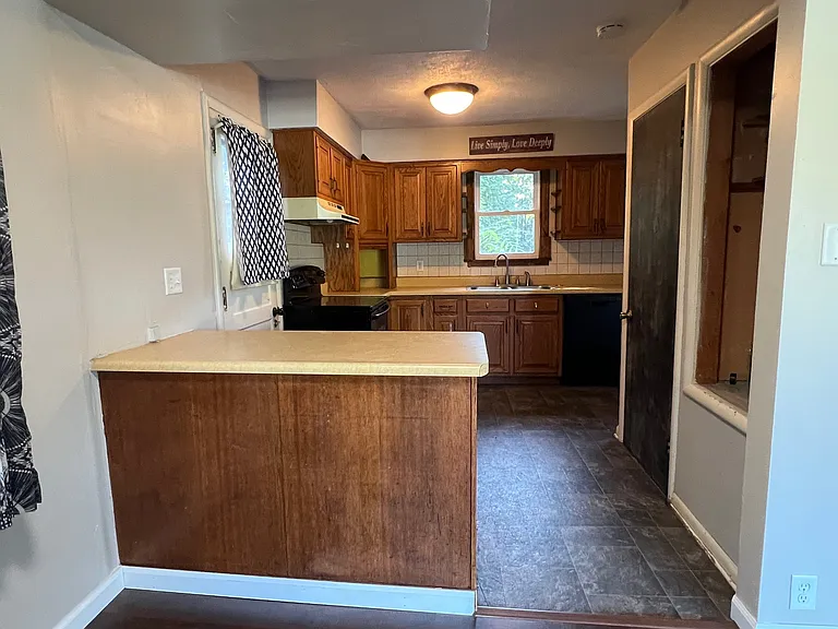 445 W Hewitt Ave — Photo 4