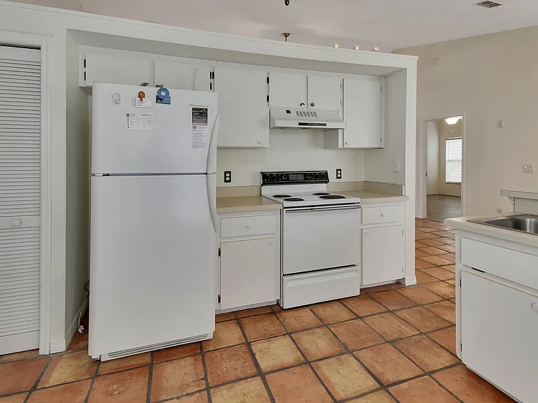 1110 Plover Pl — Photo 3