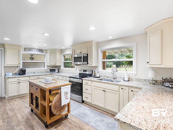 4th image of 16475 River Park Rd