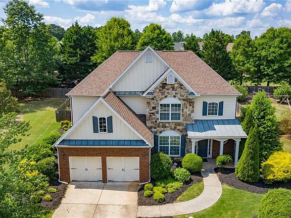 2nd image of 107 Northbrooke Trce