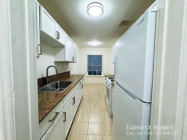 127 N Doheny Dr #127.5 — Photo 7