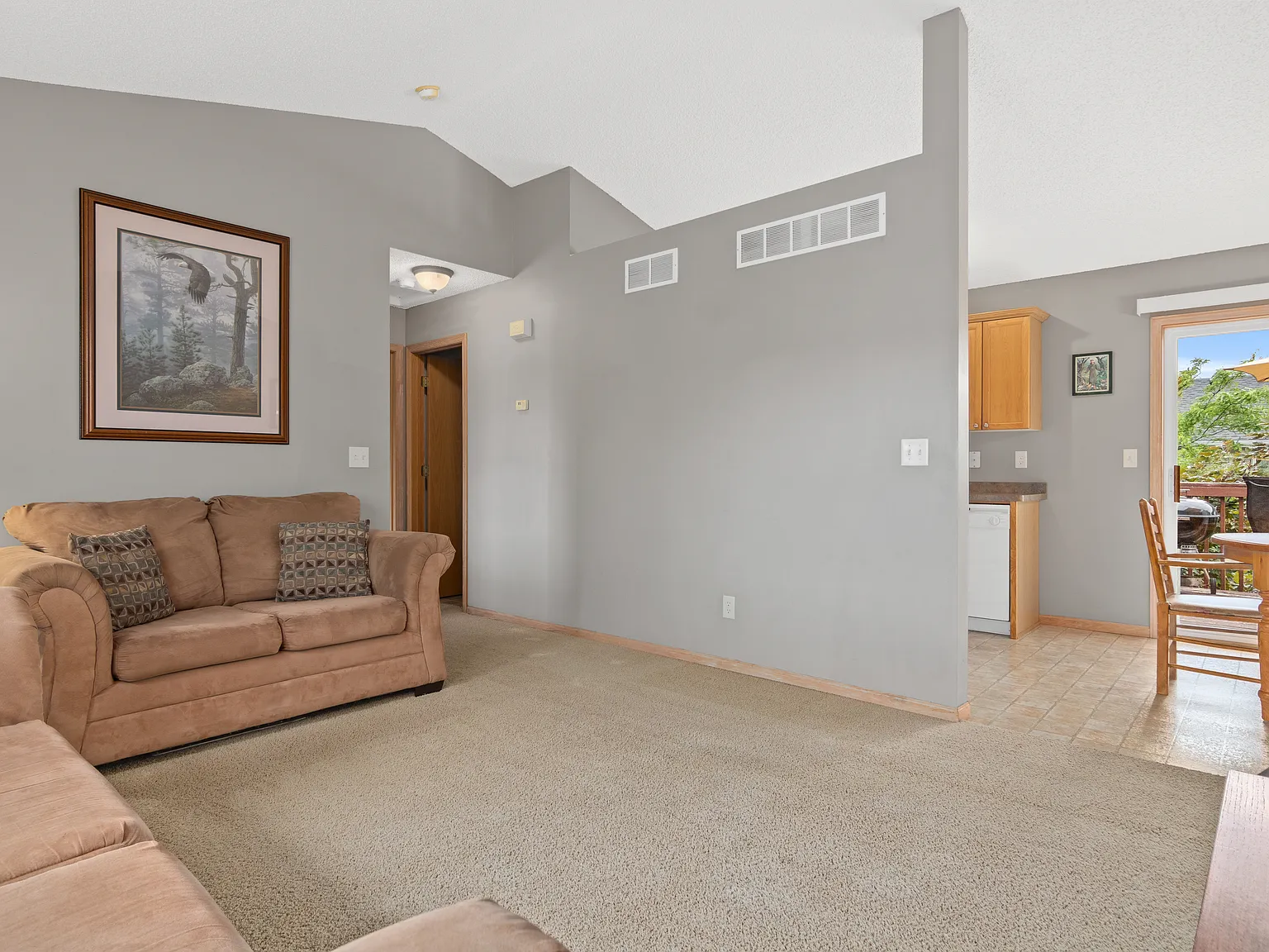 3 bed, 1.5 bath, 1258 sqft, $2,150 — Photo 4