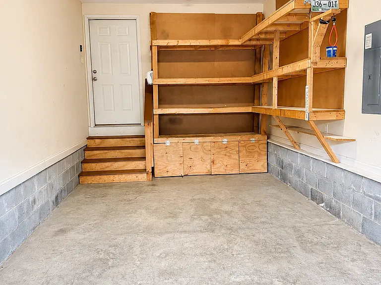1005 Lennox Cir — Photo 10