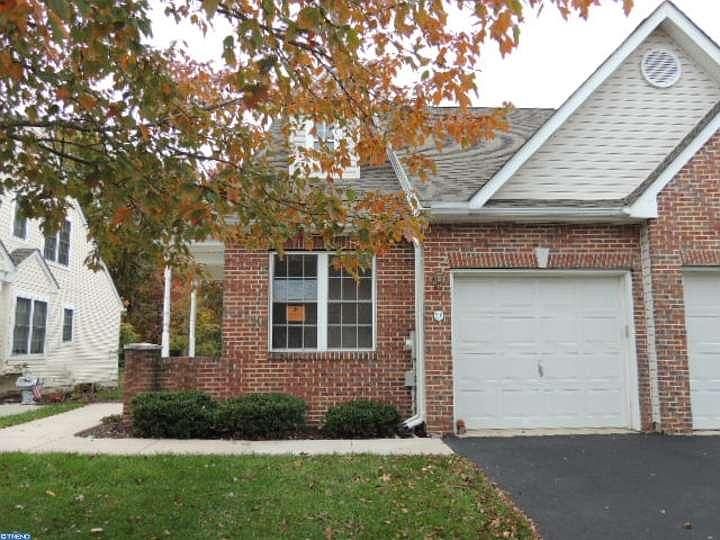 1st image of 218 W Red Lion Dr