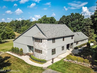 5160 Fenton Rd, Fenton, MI, 48430