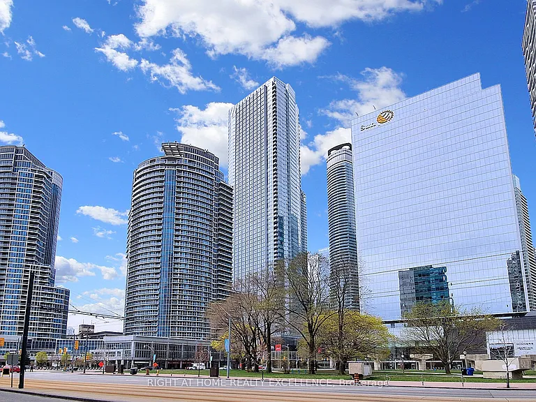10 York St #2203 — Photo 35