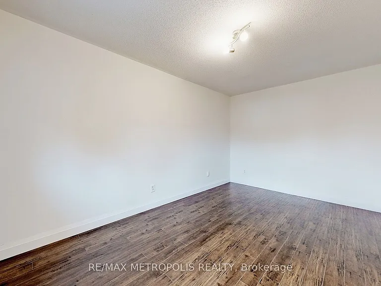 17 Porritt St #MAIN — Photo 27