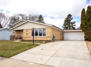 28 Bunker Hill Ave, South Elgin, IL 60177