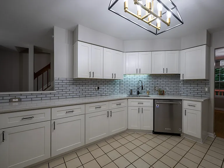 8031 Green Valley Ln — Photo 16