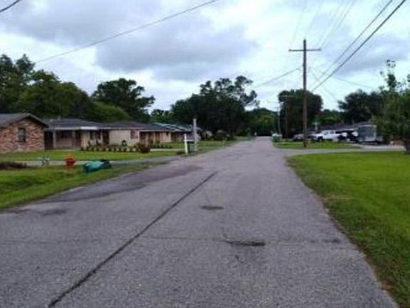 Exterior Neighborhood (street photo)