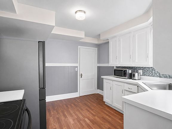 4th image of 321 Torrance Ave