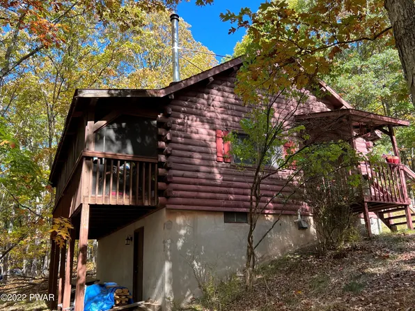 112 Fawnwood Ct, Hawley, PA 18428