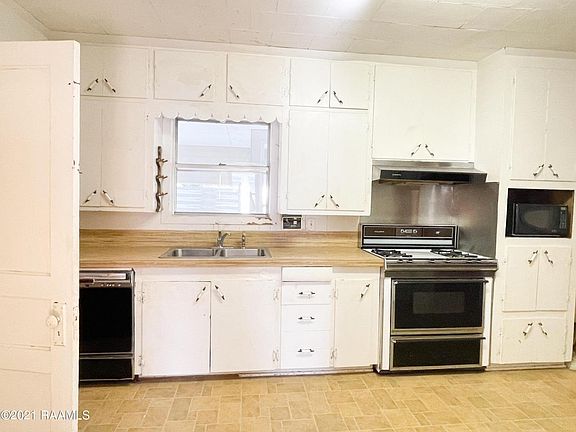 4th image of 124 Decuir St