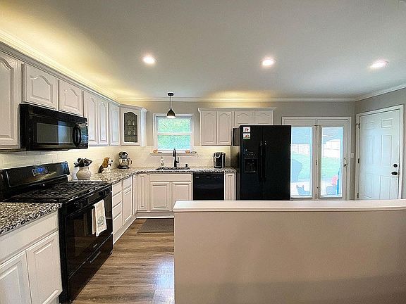 2nd image of 3043 Blue Mountain Dr