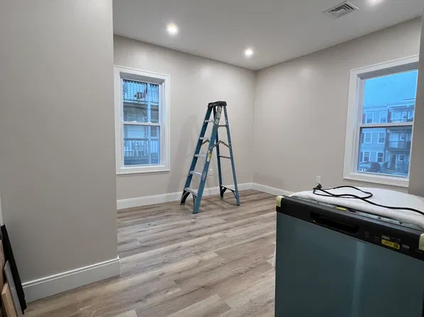 7 Exeter St, 7 Exeter St #2L, Lowell, MA 01850