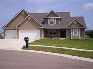 2234 SE Greenwood Ct, Topeka, KS 66605