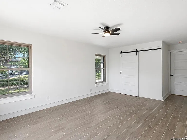 123 E Brandon — Photo 19