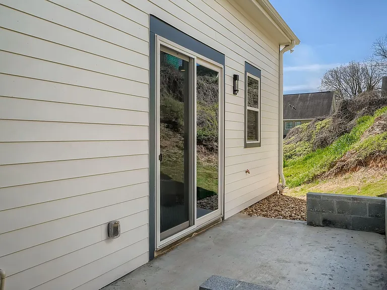 885 Hubbard St SW — Photo 32
