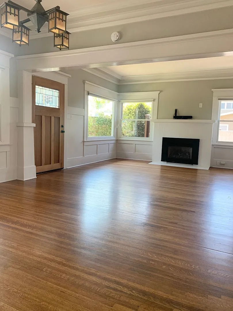 Amazing Pet Friendly Home in Mission Hills — Photo 4