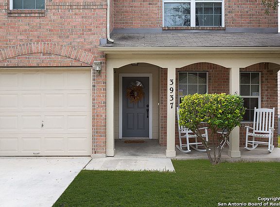 2nd image of 3937 Brook Hollow Dr