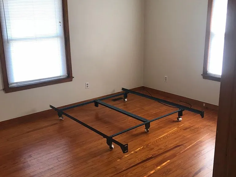 1021 E Maple St — Photo 8