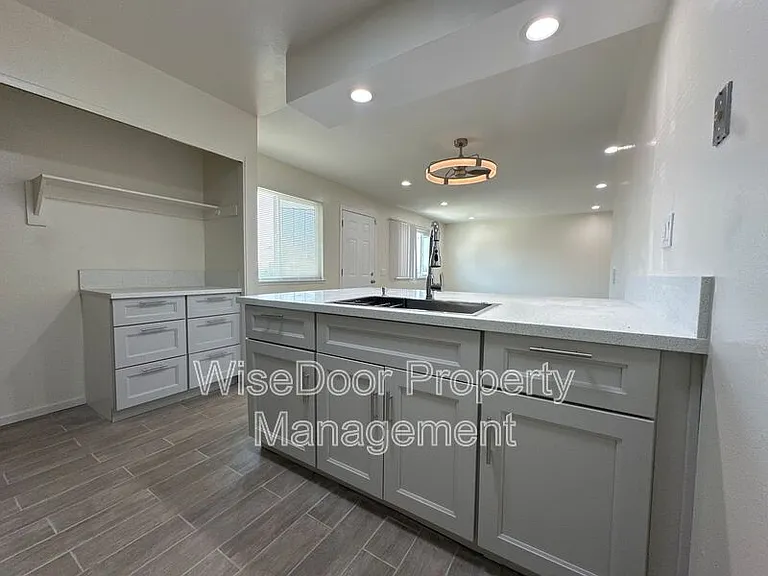 3404 20th St #1 — Photo 8