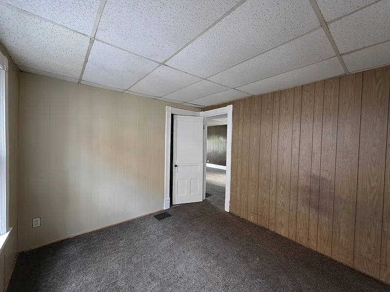 3 bed, 1.0 bath, 1100 sqft, $1,150 — Photo 2