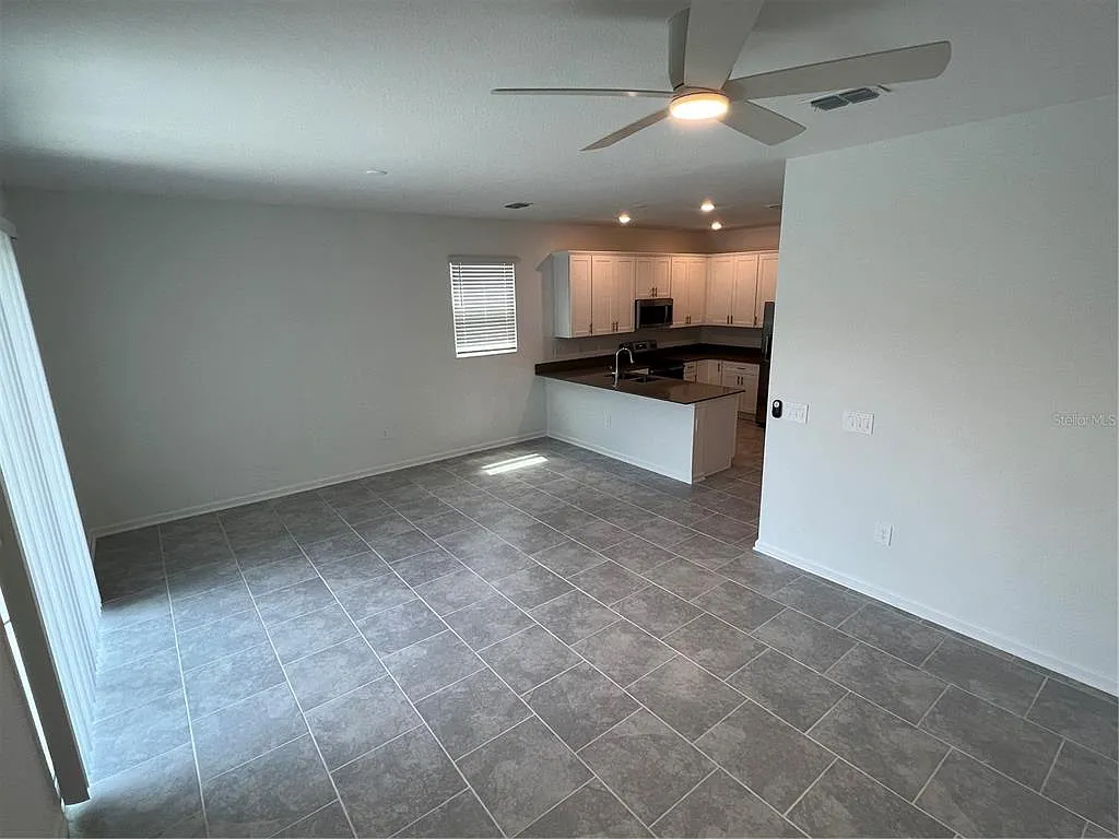 3 bed, 2.5 bath, 1674 sqft, $2,200 — Photo 2