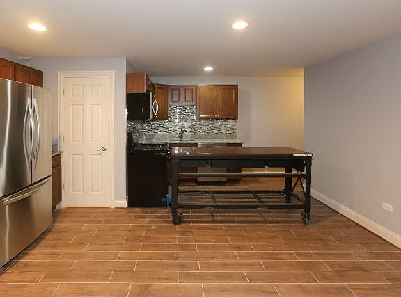 3rd image of 1446 W Fullerton Ave