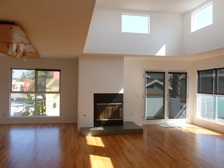 438 S Venice Blvd #5 — Photo 5