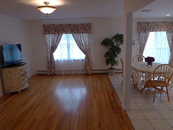3rd image of 162 Heenan Ave