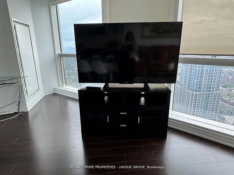 386 Yonge St #5316 — Photo 9